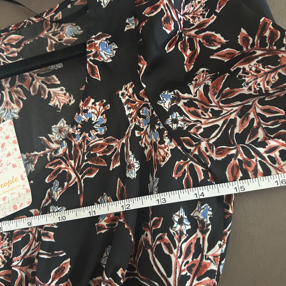 Free People Top NWT  Floral Combo  Print Long Sleeve 5 Button Cuff. - Picture 9 of 11